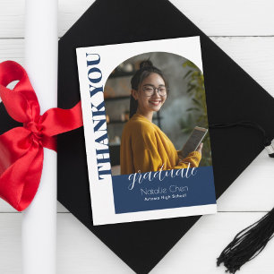 Tarjeta De Agradecimiento Graduado en Foto de Arco Azul Moderno