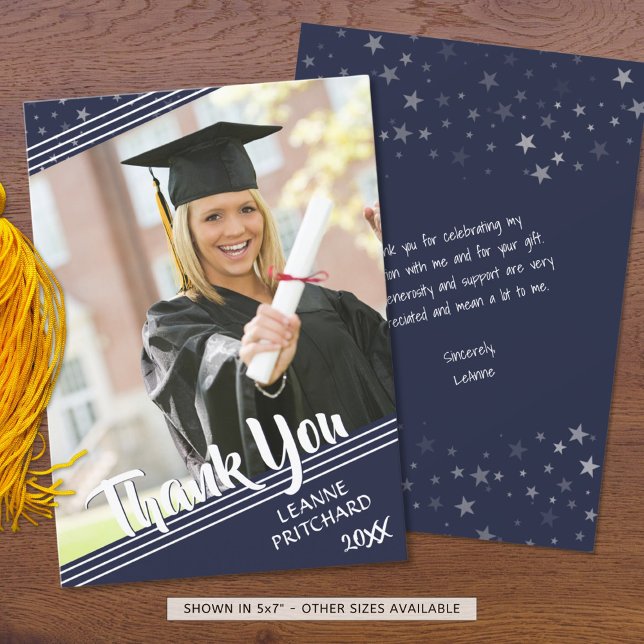Tarjeta De Agradecimiento Graduados Gracias, Líneas y Estrellas, Azul marino (Subido por el creador)
