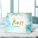 Tarjeta De Agradecimiento Guión de oro de Bat Mitzvah sobre acuarela turques<br><div class="desc">¡Asegúrate de que tu favorito Bat Mitzvah muestre su aprecio a todos los que apoyaron su evento! Envíe este impresionante, moderno, brillante Relieve metalizado de imitación dorado manuscrito y pequeños puntos sobre un fondo de color azul turquesa de color agua, nota de agradecimiento personalizada. En la parte delantera, personaliza con...</div>