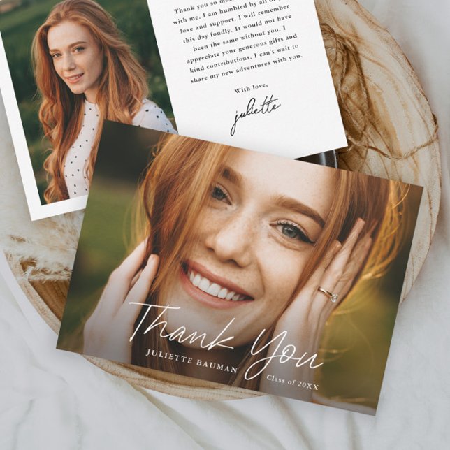 Tarjeta De Agradecimiento Guión moderno simple foto graduación (Simple modern script photo graduation thank you card.)