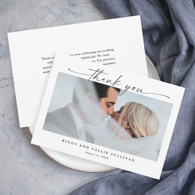 Tarjeta De Agradecimiento Guión simple horizontal 1 Boda de fotos (Elegant script black and white modern wedding photo thank you card.)