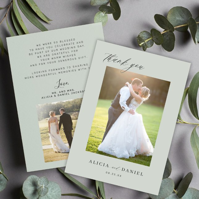 Tarjeta De Agradecimiento Guión simple moderno 2 fotos boda verde sabio (Subido por el creador)