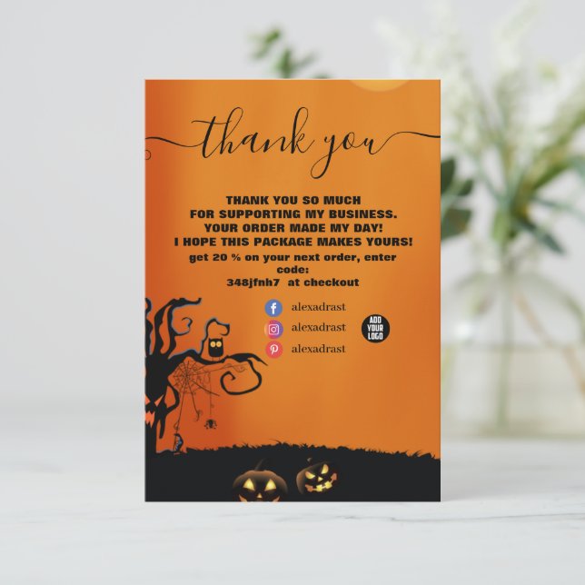 Tarjeta De Agradecimiento Halloween negro y Naranja moderno (Anverso de pie)