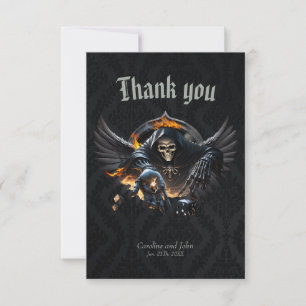 Tarjeta De Agradecimiento Huesos y magia, esqueleto con dados místicos.