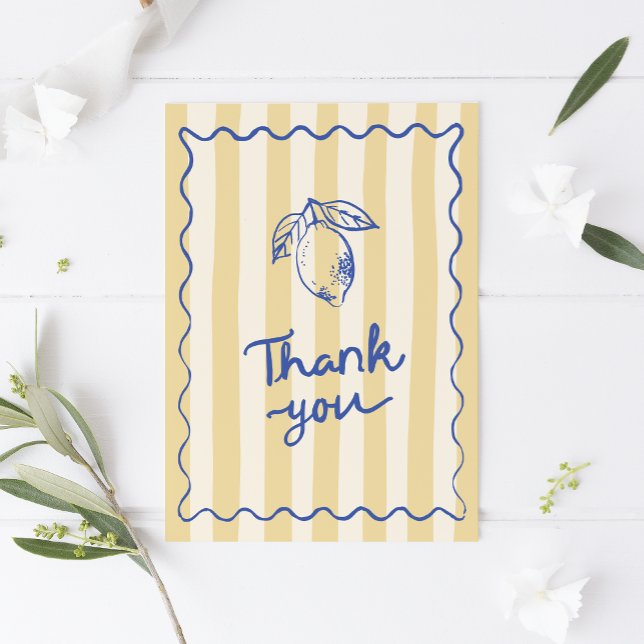 Tarjeta De Agradecimiento La Dolce Vita Limones Italian Desayuno de Novia (Bridal Shower Thank You card with yellow striped background, wavy border and lemon illustration)
