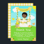 Tarjeta De Agradecimiento Lemonade Stand Birthday Dark Skin Boy<br><div class="desc">Esta tierna y caprichosa tarjeta de agradecimiento incluye un hijo de pelo negro con piel oscura en un puesto de limonada amarilla que está decorado con flores y arbustos. En el fondo hay un cielo azul, sol y mariposas. El texto combina fuentes decorativas y sans serif para un estilo elegante...</div>
