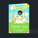 Tarjeta De Agradecimiento Lemonade Stand Birthday Dark Skin Boy<br><div class="desc">Esta tierna y caprichosa tarjeta de agradecimiento incluye un hijo de pelo negro con piel oscura en un puesto de limonada amarilla que está decorado con flores y arbustos. En el fondo hay un cielo azul, sol y mariposas. El texto combina fuentes decorativas y sans serif para un estilo elegante...</div>