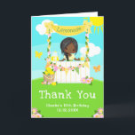 Tarjeta De Agradecimiento Lemonade Stand Birthday Dark Skin Chica<br><div class="desc">Esta tierna y caprichosa tarjeta de agradecimiento incluye un chica de pelo negro con piel oscura en un puesto de limonada amarilla que está decorado con flores y arbustos. En el fondo hay un cielo azul, sol y mariposas. El texto combina fuentes decorativas y sans serif para un estilo elegante...</div>