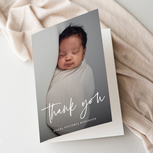 Tarjeta De Agradecimiento Letra Moderna Religiosa Foto Bautizo (Modern script photo baptism thank you card.)