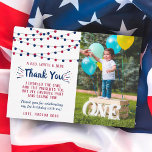 Tarjeta De Agradecimiento Little Firecracker, 4 De Julio, Fotos De Cumpleaño<br><div class="desc">Diga gracias con estilo con estas luces de cuerdas rojas y azules de moda fotos de cumpleaños del 1 de julio gracias a las tarjetas. La foto de plantilla y la redacción son fáciles de personalizar y su familia y amigos estarán encantados cuando reciban estas fabulosas gracias.</div>