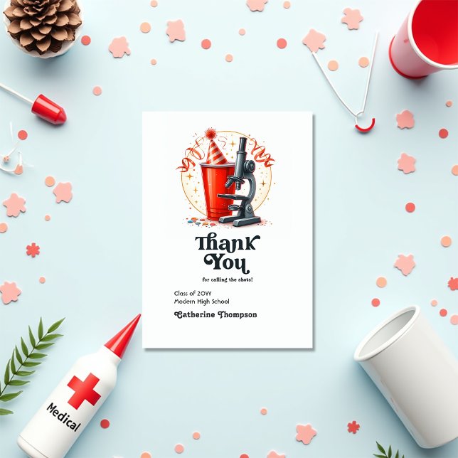 Tarjeta De Agradecimiento "Llama a las balas", divertida foto de graduación  ("Call the Shots" Funny Nurse Graduation Photo Thank You Card)