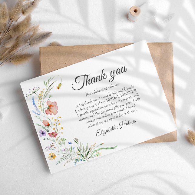 Tarjeta De Agradecimiento Lluvia de Regalos para Novia Pradera de Flores Sil (Bohemian Wildflower Meadow Bridal Shower Thank You Card on a sunny boho table.)