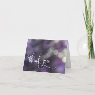Tarjeta De Agradecimiento Luz Bokeh Morada y tipografía 32 Gracias