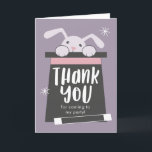 Tarjeta De Agradecimiento Magic Show Bunny Birthday Party Gracias<br><div class="desc">Adorable diseño para el cumpleaños del programa mágico de su hijo. Hermosa conejita sacando la cabeza de un sombrero de punta. Dice "El espectáculo mágico de Samantha" dentro del gorra. También hay texto editable dentro de la tarjeta. El texto es fácilmente personalizable en línea.</div>