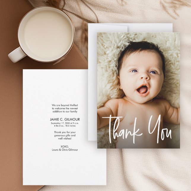 Tarjeta De Agradecimiento Manuales modernos foto bebé gracias (Share your baby's photo, birth stats and thank those who have showered your with love.)