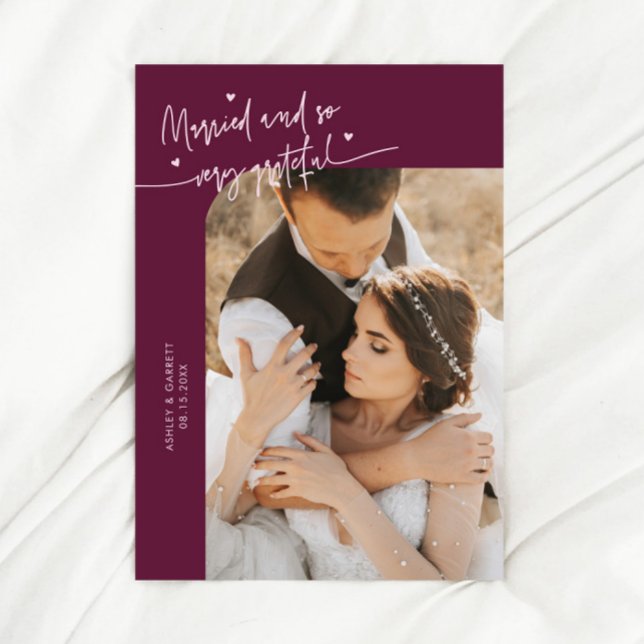 Tarjeta De Agradecimiento Married and Grateful Wedding Photo Cranberry (Subido por el creador)