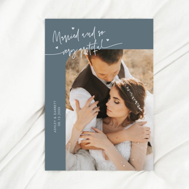 Tarjeta De Agradecimiento Married and Grateful Wedding Photo Slate Blue (Subido por el creador)