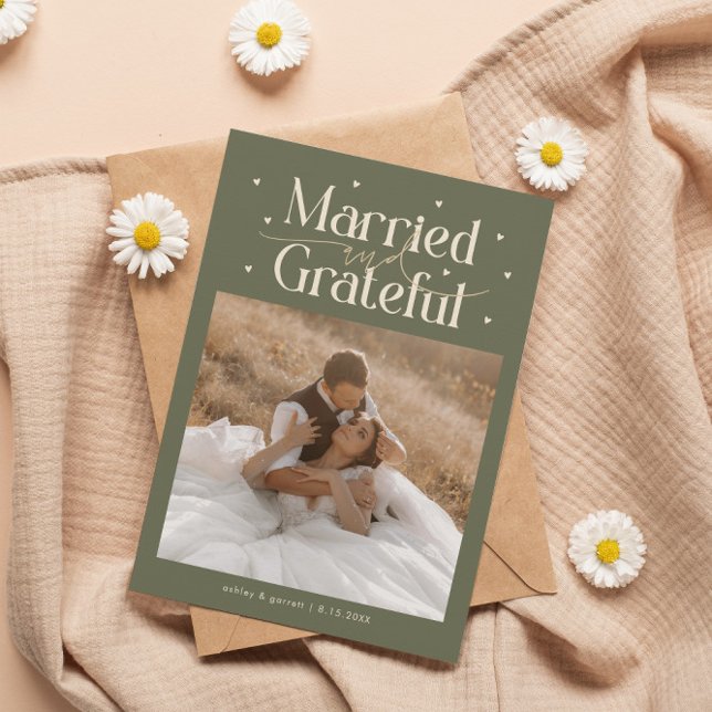 Tarjeta De Agradecimiento Married & Grateful Wedding Photo Sage Green (Subido por el creador)