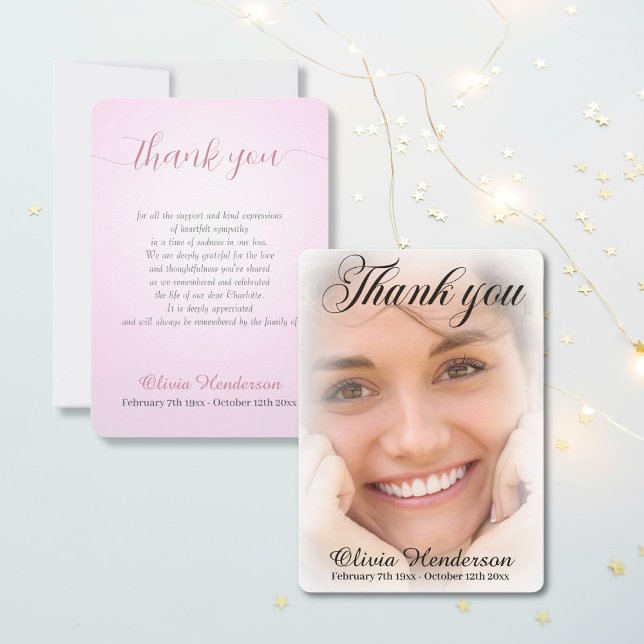 Tarjeta De Agradecimiento Memorial fotográfico blanco rosa suave (Subido por el creador)