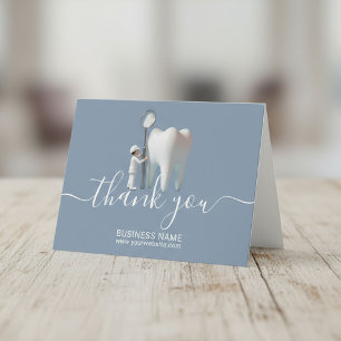 Tarjeta De Agradecimiento Mini Dentista y Dusty Dusty Oficina Dental Azul