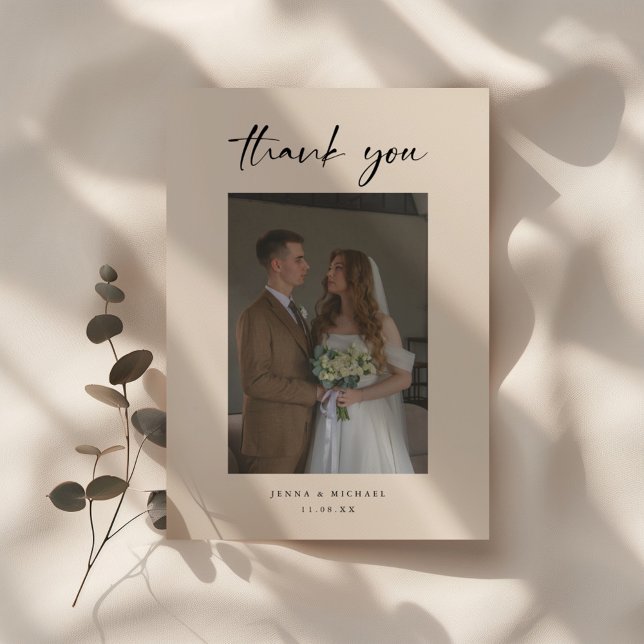 Tarjeta De Agradecimiento Minimalistic Modern Beige Script Wedding Photo (Subido por el creador)