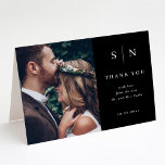 Tarjeta De Agradecimiento Mínimo y Moda | Boda de fotografía negro<br><div class="desc">Estas elegantes y modernas tarjetas de agradecimiento boda cuentan con un sencillo diseño de texto negro que exuda estilo minimalista,  con tu foto favorita de un boda. Añada sus iniciales o su monograma para hacerlas completamente propias.</div>