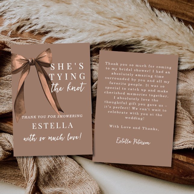 Tarjeta De Agradecimiento Mocha Brown Ella está atando el nudo Arco Lluvia d (Subido por el creador)