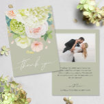 Tarjeta De Agradecimiento Moda acuarela Florals Boda Foto<br><div class="desc">Hermosa acuarela de hortensias blancas y verdes con rosas rosas y cremas,  margaritas,  flores pequeñas y hojas aparecen en la parte delantera de estos bodas verdes sabios gracias a las tarjetas. Tu foto y mensaje están impresos en la parte posterior. COINCIDIENDO elementos de nuestra colección.</div>