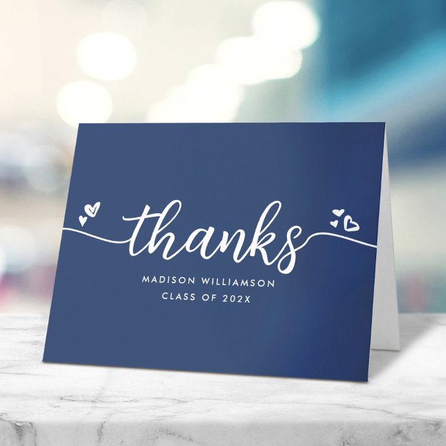 Tarjeta De Agradecimiento Moda de graduación azul Corazones de escritura ele (Subido por el creador)