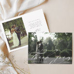 Tarjeta De Agradecimiento Moda Mano Leída 2 Boda de fotografía<br><div class="desc">Moda y moderna tarjeta de agradecimiento a los bodas con foto adicional y texto personalizado en la parte de atrás. Puedes usar esta tarjeta para un boda, una ducha de novia, un compromiso, un aniversario o cualquier evento especial. Para una personalización más avanzada de este diseño, haga clic en el...</div>