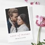 Tarjeta De Agradecimiento Moda simple foto moderna amor y gracias Boda<br><div class="desc">Este sencillo boda fotográfico de moda, gracias a la plantilla de tarjeta, presenta un diseño elegante, minimalista y moderno. La parte delantera incluye tus nombres bajo tu foto favorita y un mensaje de "AMOR y GRACIAS" transmitido con una sorprendente mezcla de dos tipos de letra distintos, con "y" en un...</div>