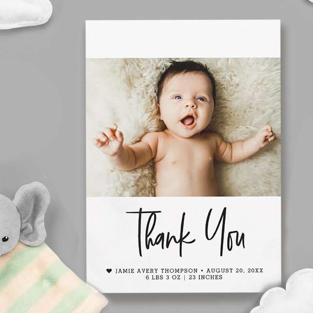 Tarjeta De Agradecimiento Modern Photo Baby with Newborn Birth stats Message (Simple, modern minimalist handlettering baby photo thank you shower card with birth stats.)