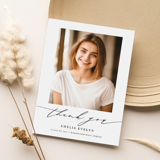 Tarjeta De Agradecimiento Moderna caligrafía mínima 2023 Foto de graduación (Subido por el creador)
