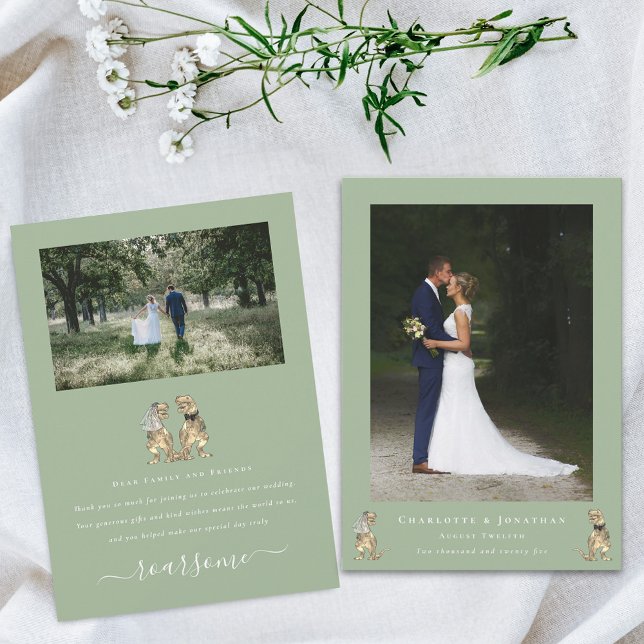 Tarjeta De Agradecimiento Moderno 2 Boda temática de dinosaurios Sage Green (Dinosaur theme wedding photo thank you sage green flat card T-Rex bride and groom elegant script)