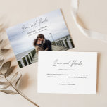 Tarjeta De Agradecimiento Moderno Boda de fotografía personalizado elegante<br><div class="desc">Exprese su gratitud con nuestra tarjeta de agradecimiento a nuestro Boda de fotos moderno y elegante. Este diseño de doble cara y moda presenta una caligrafía escrita a mano elegante y un hermoso paisaje oceánico,  perfecto para cualquier boda.</div>