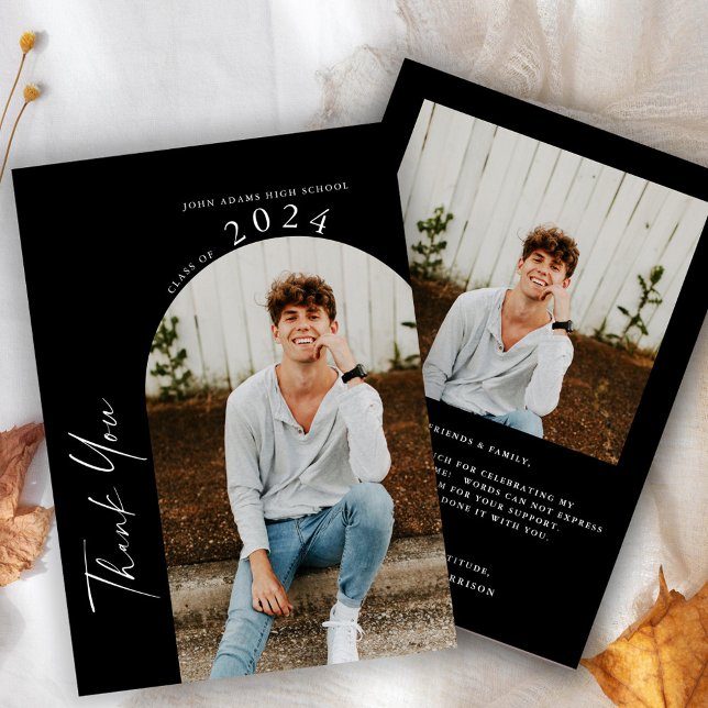 Tarjeta De Agradecimiento Moderno Graduación Mínima De Dos Fotografías (Subido por el creador)