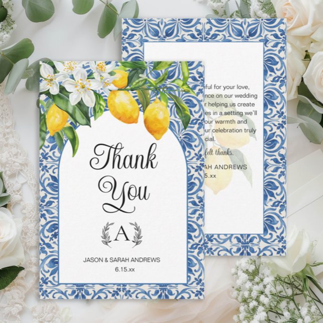 Tarjeta De Agradecimiento Monograma blanco azul mediterráneo Boda Lemons (Mediterranean wedding thank you card with blue and white tiles and lemons)