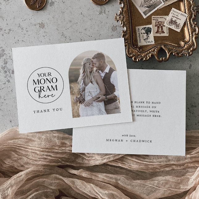Tarjeta De Agradecimiento Monograma plano MEGHAN Boda fotográfico blanco neg (MEGHAN Flat Monogram Black White Photo Wedding Thank You Card)