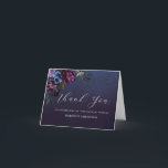 Tarjeta De Agradecimiento Moody Purple Flowers 70th Birthday Gracias<br><div class="desc">Una hermosa y elegante tarjeta de agradecimiento diseñada especialmente para una fiesta de cumpleaños número 70. La elegante primavera floral contiene rosas rústicas violetas y peonías con copas de blanco y rosa azules. Forma parte de la colección Moody Purple Flowers. Contiene todos los artículos que necesita para crear una suite...</div>