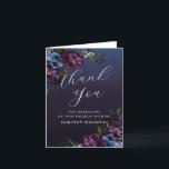 Tarjeta De Agradecimiento Moody Purple Flowers 70th Birthday Gracias<br><div class="desc">Una hermosa y elegante tarjeta de agradecimiento diseñada especialmente para una fiesta de cumpleaños número 70. Las elegantes brotes florales contienen rosas rústicas violetas y peonías con copas de azul, blanco y rosa. Forma parte de la colección Moody Purple Flowers. Contiene todos los artículos que necesita para crear una suite...</div>