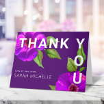 Tarjeta De Agradecimiento Morado Bat Mitzvah color de agua rosado floral mod<br><div class="desc">¡Asegúrate de que tu favorito Bat Mitzvah muestre su aprecio a todos los que apoyaron su evento! ¡Envíe esta sofisticada invitación personalizada! Una acuarela floral rosa violeta, impresionante, de moda, con un serif san moderno, domina un fondo de ciruela morada oscuro. Personalice el texto del personalizado con el nombre de...</div>