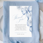 Tarjeta De Agradecimiento Nieve enamorada invierno Blue Bow Bridal Shower<br><div class="desc">Expresar su gratitud con esta tarjeta de agradecimiento de la ducha de novia de invierno. Con elegantes copos de nieve y una helada reverencia azul,  es la manera perfecta de agradecer a sus invitados por celebrar con usted.</div>