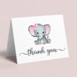 Tarjeta De Agradecimiento Niña elefante linda ducha<br><div class="desc">Cuta tarjeta de agradecimiento plegada para tu ducha de bebé con "gracias" en un elegante guión gris suave con toallitas y una acuarela rosa de elefante bebé. Adentro,  personaliza tu mensaje de agradecimiento en una topografía gris simple o deja en blanco una nota manuscrita.</div>