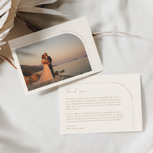 Tarjeta de agradecimiento para arte de escritura M (Modern Minimalist Script Arch Photo Thank You Card)