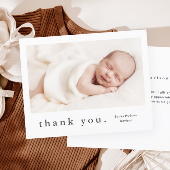 Tarjeta de agradecimiento para bebé con collage de (Simple budget baby photo thank you card.)