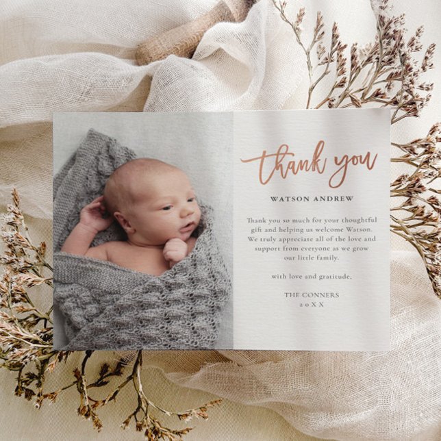 Tarjeta de agradecimiento para bebé con foto y gui (Modern script rose gold photo baby thank you card in ivory.)