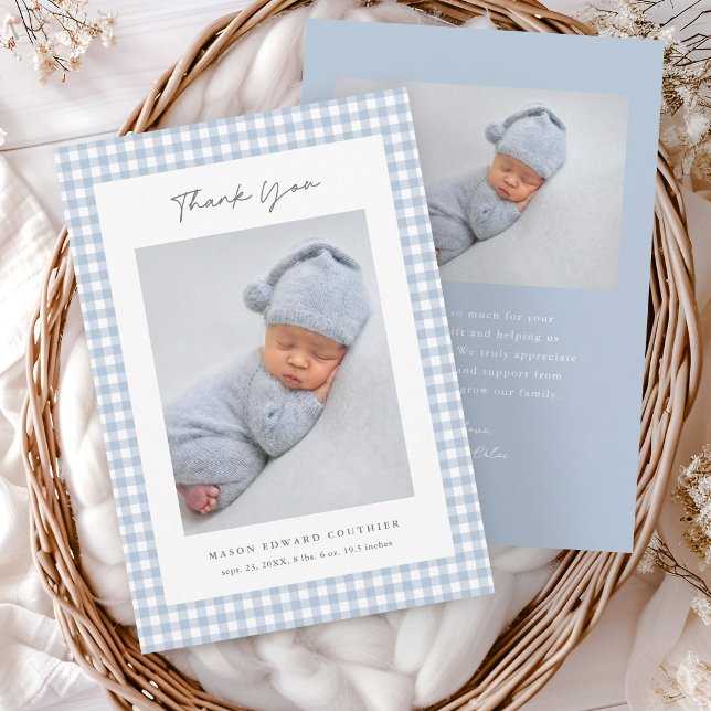 Tarjeta de agradecimiento para bebé niño con patró (Blue Gingham Boys Baby Photo Thank You Cards.)