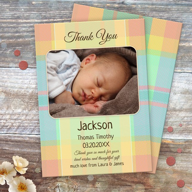 Tarjeta de agradecimiento para bebé pastel (Gender neutral baby Thank You card with a photo of your own baby on a multicolored pastel plaid)