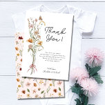 Tarjeta de agradecimiento para el pequeño Chica de<br><div class="desc">¿Estás buscando un hermoso tema de la ducha para una futura mamita? Echa un vistazo a la tarjeta de agradecimiento de Baby Shower de este pequeño Chica de flores silvestres. Cuenta con un bonito ramo de flores acuáticas sobre un fondo blanco. En la parte trasera, se encuentra un bonito patrón...</div>