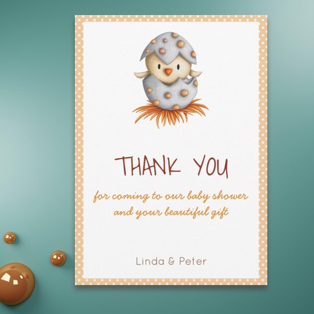 Tarjeta de agradecimiento para pequeños pájaros qu (Cute thank you card with a bird hatching)